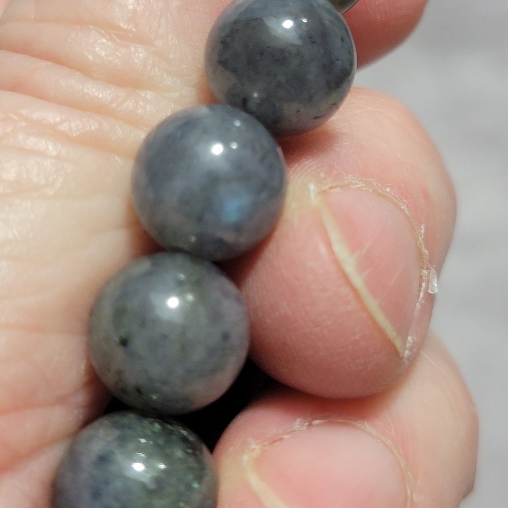 Malagasy Labradorite Beaded Bracelet - Picture 2 of 12